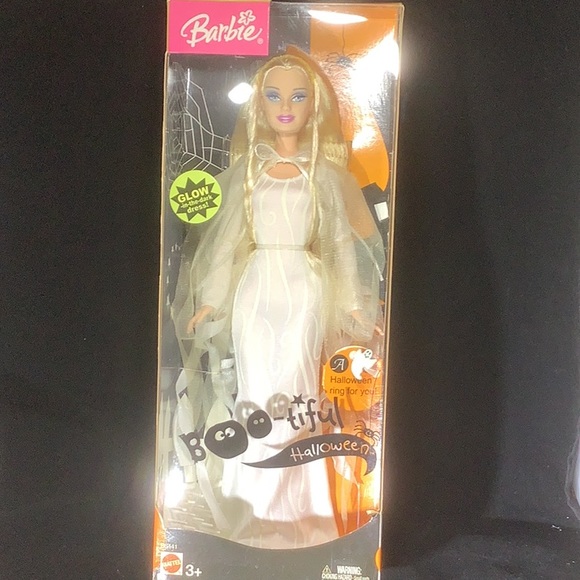 Boo-tiful Halloween Barbie - Picture 1 of 4